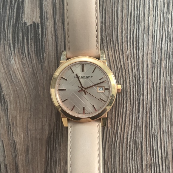 Burberry The City BU9109 watch - Picture 3 of 11